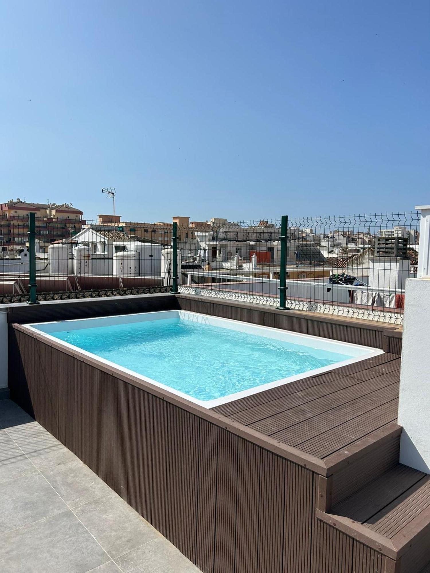 A Top-floor Modern Located 100 Meters From The * Fuengirola