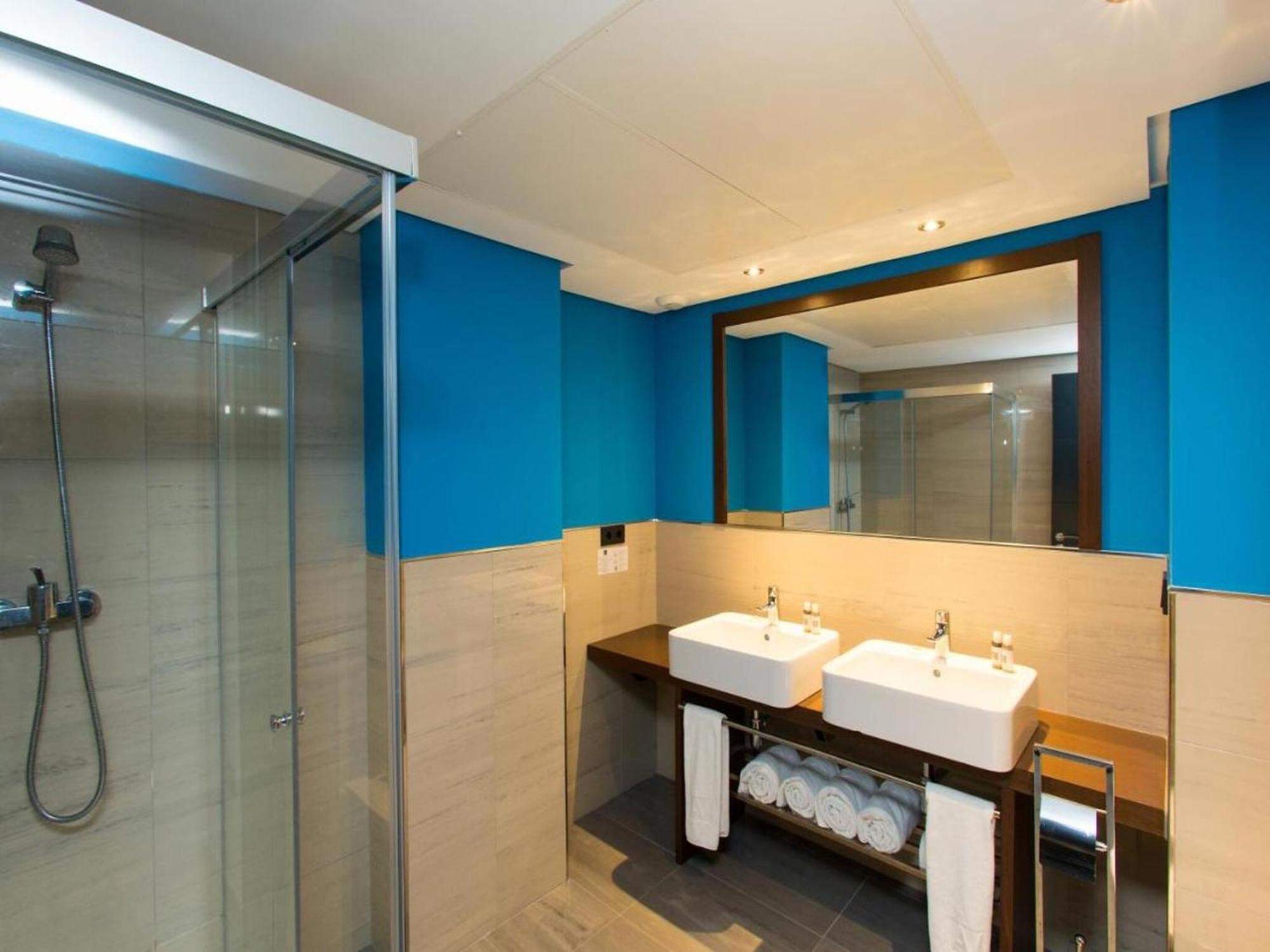 Inviting In With Shared Pool *
