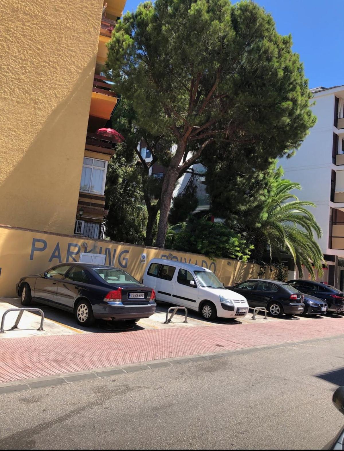 Appartement Beautiful 3 Bedrooms, 2 Baths, Balcony, *