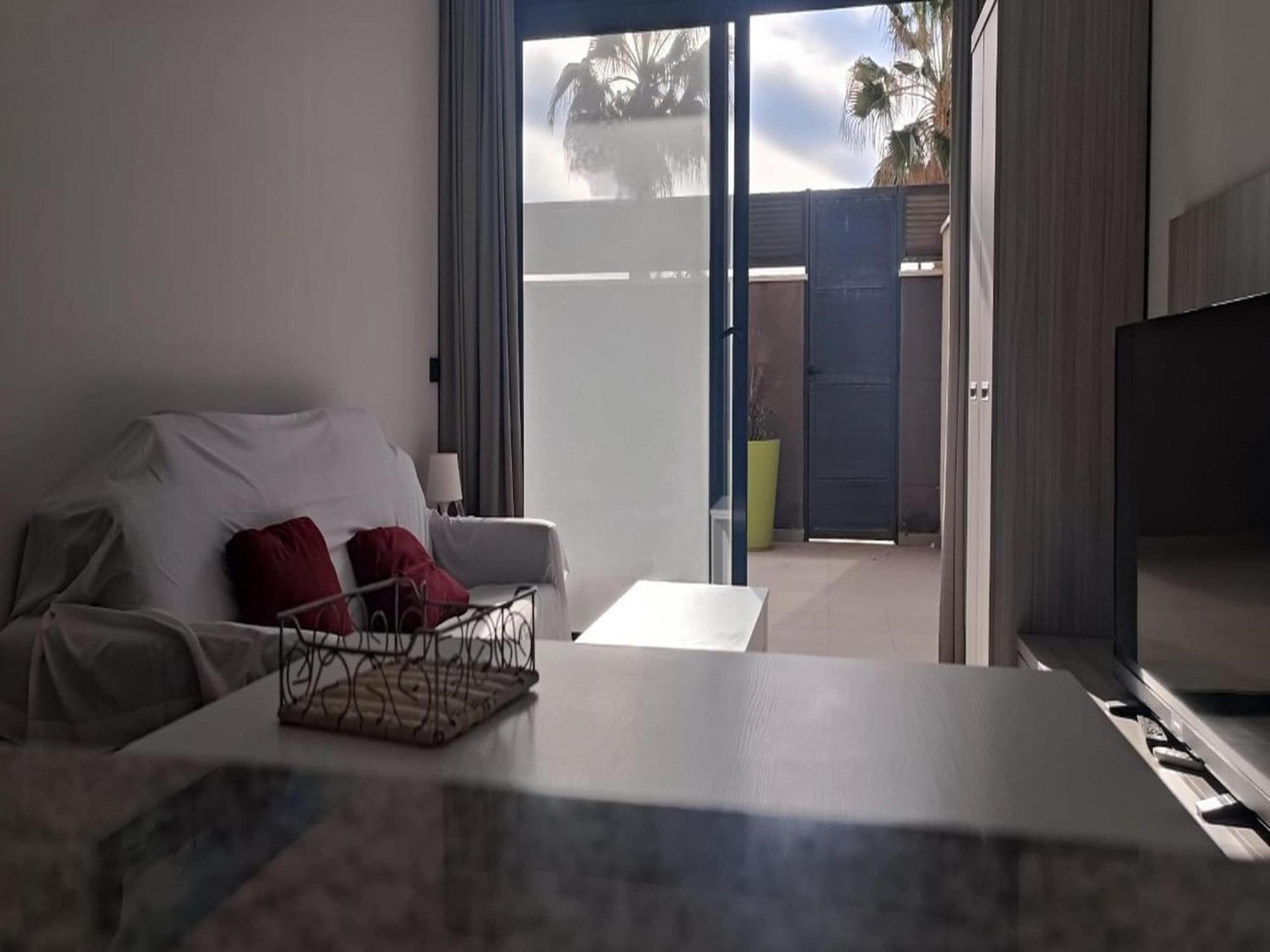 Apartment Inviting In With Shared Pool *