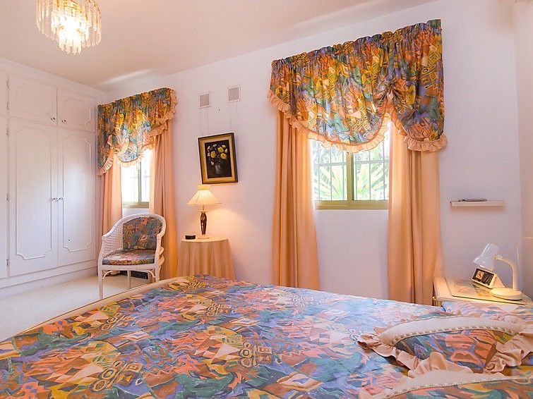 104205) Casa En Con Aire Acondicionado, Aparcamiento, Terraza, Jardin *