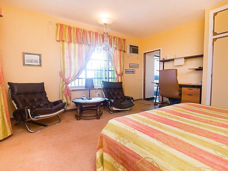 Hotel 104205) Casa En Con Aire Acondicionado, Aparcamiento, Terraza, Jardin Fuengirola