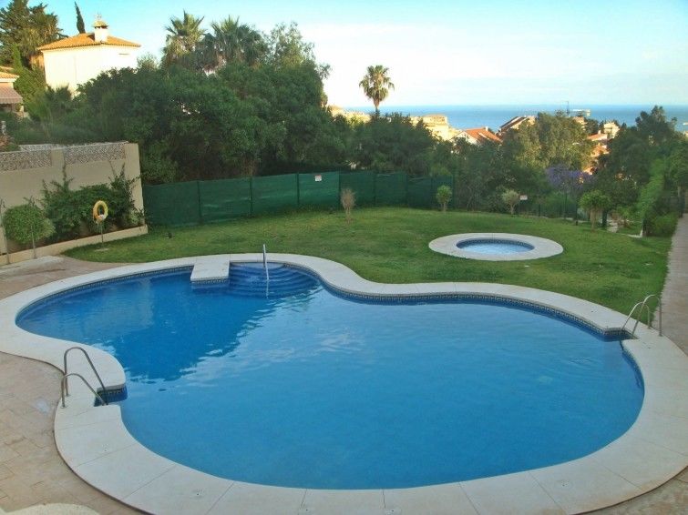 104205) Casa En Con Aire Acondicionado, Aparcamiento, Terraza, Jardin Fuengirola