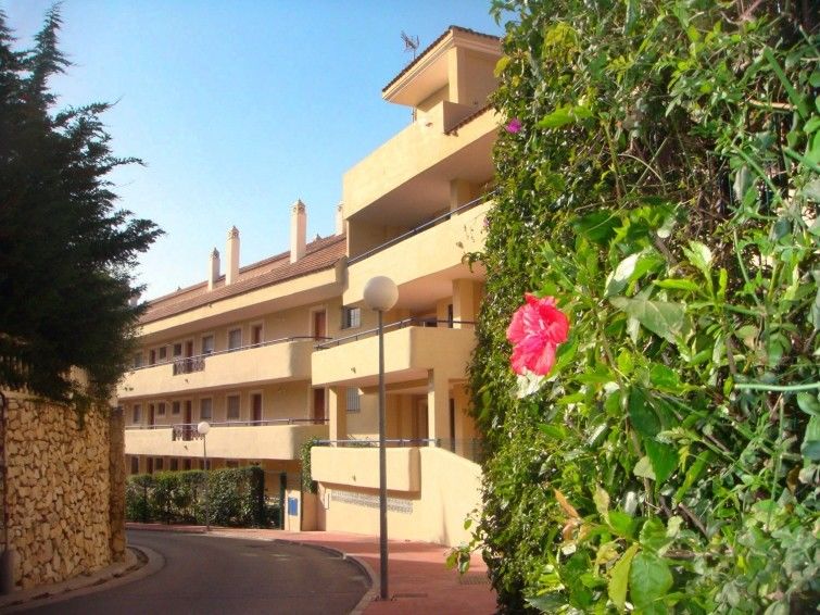 104205) Casa En Con Aire Acondicionado, Aparcamiento, Terraza, Jardin *