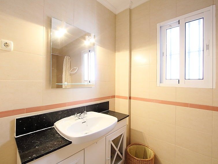 104205) Casa En Con Aire Acondicionado, Aparcamiento, Terraza, Jardin Fuengirola