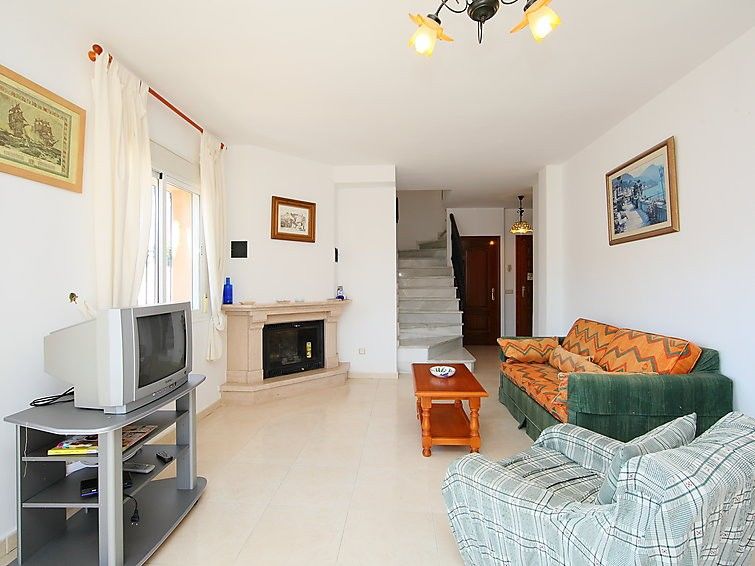 104205) Casa En Con Aire Acondicionado, Aparcamiento, Terraza, Jardin