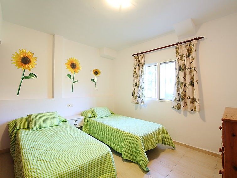 104205) Casa En Con Aire Acondicionado, Aparcamiento, Terraza, Jardin * Fuengirola