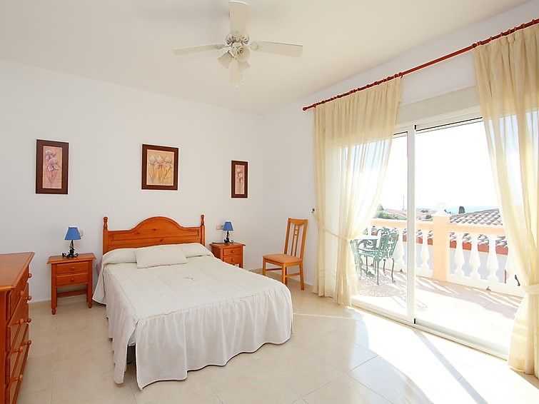 Hotel 104205) Casa En Con Aire Acondicionado, Aparcamiento, Terraza, Jardin