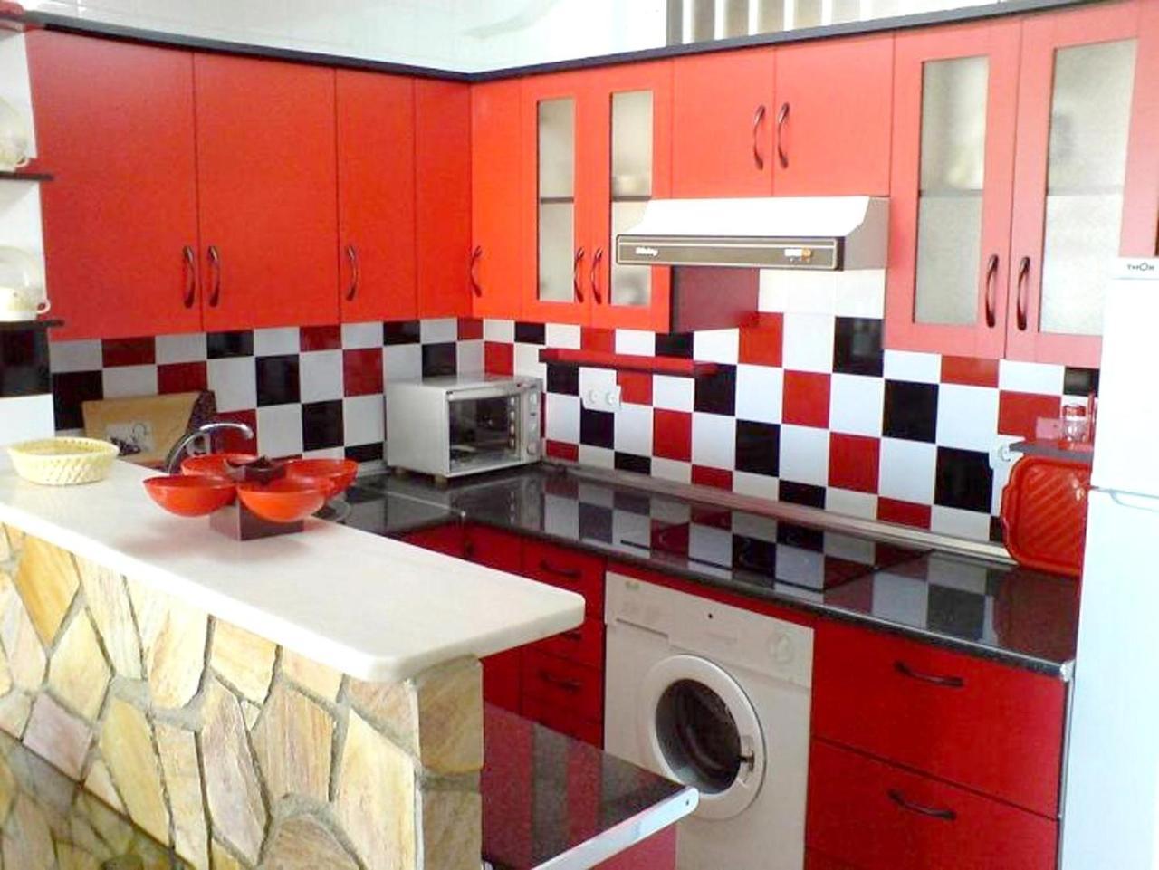 With 2 Bedrooms In Fuengirola, With Wonderful Sea View, Furnished T... Appartement *