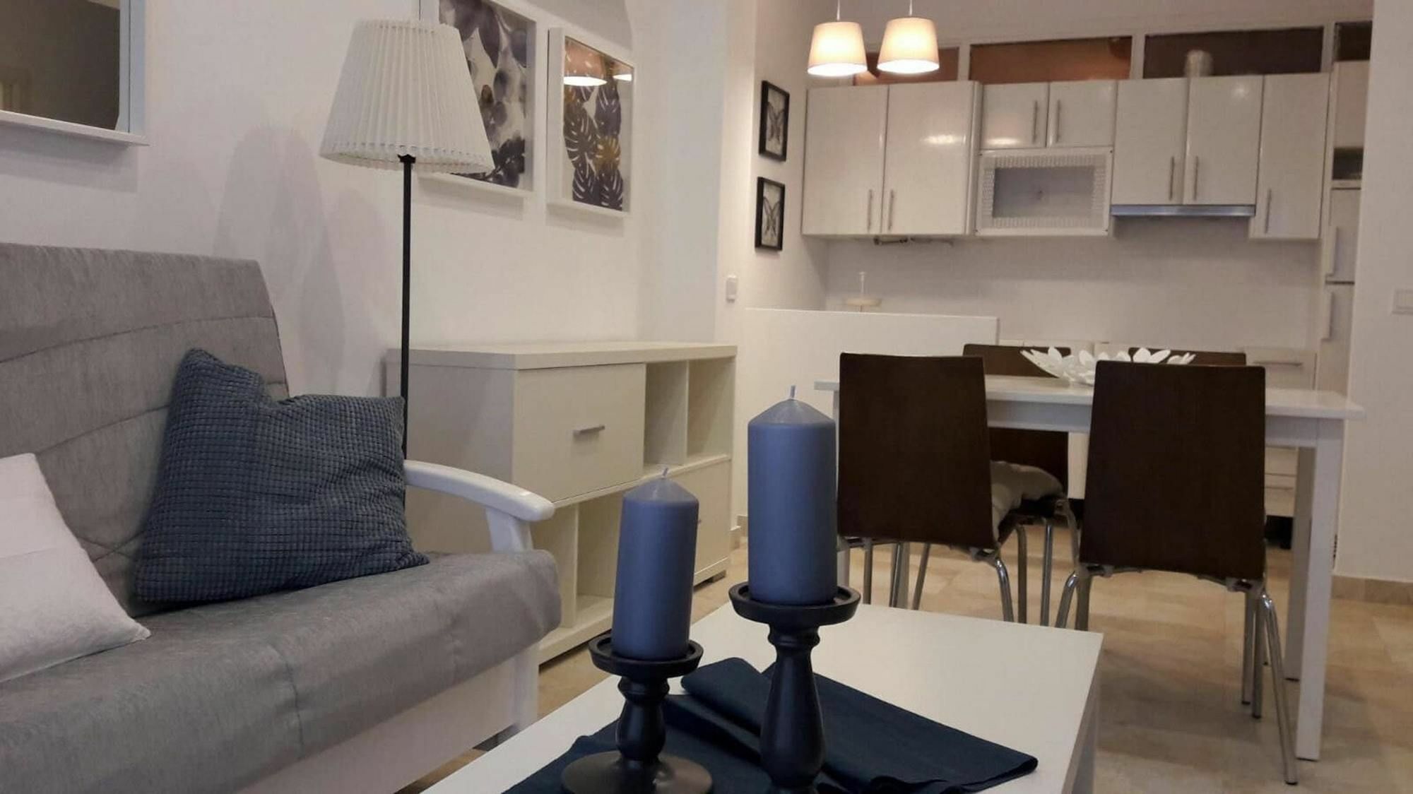 Apartamento With 2 Bedrooms In - 10 M From The *