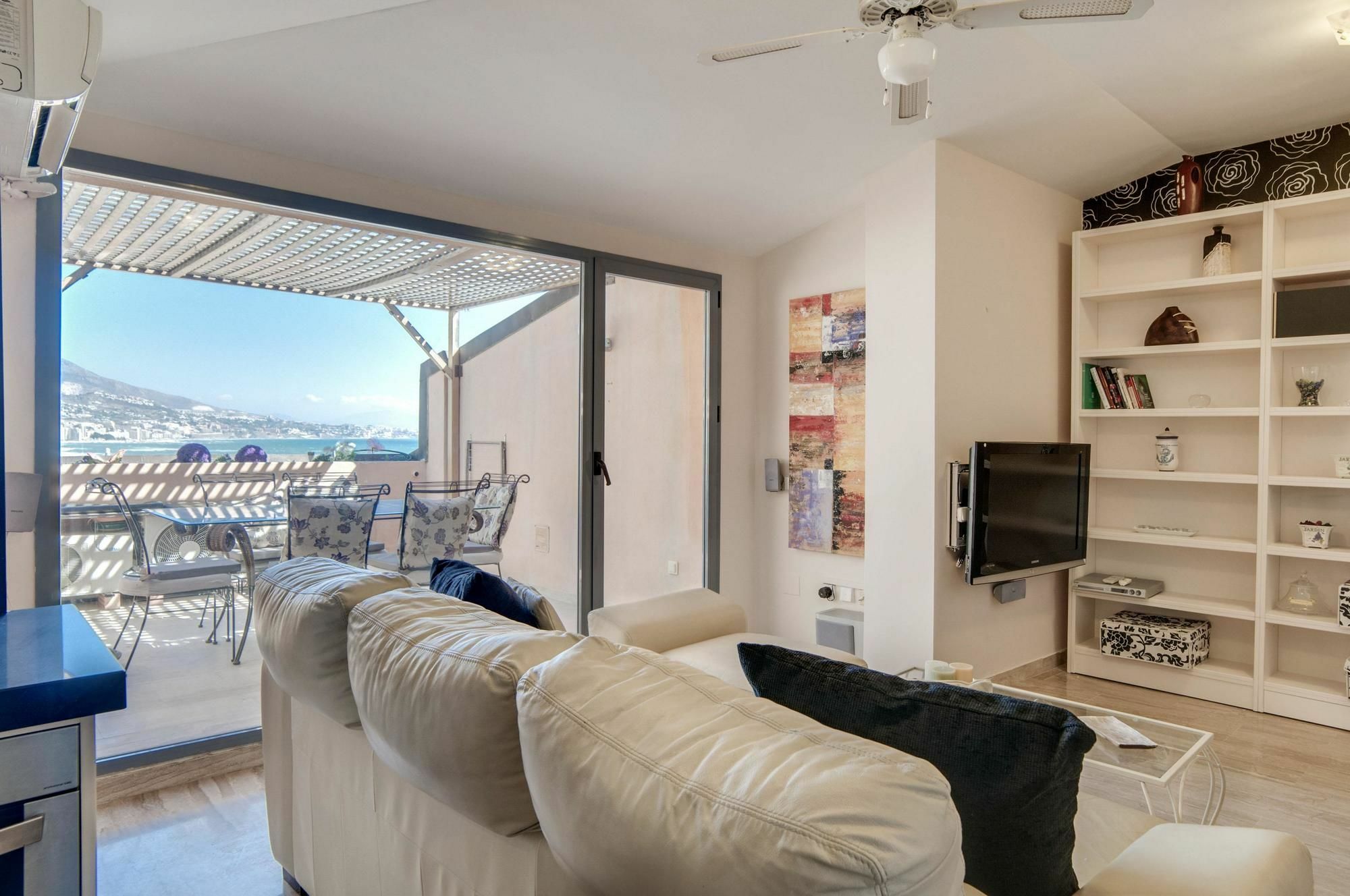 Promenade Apartment *