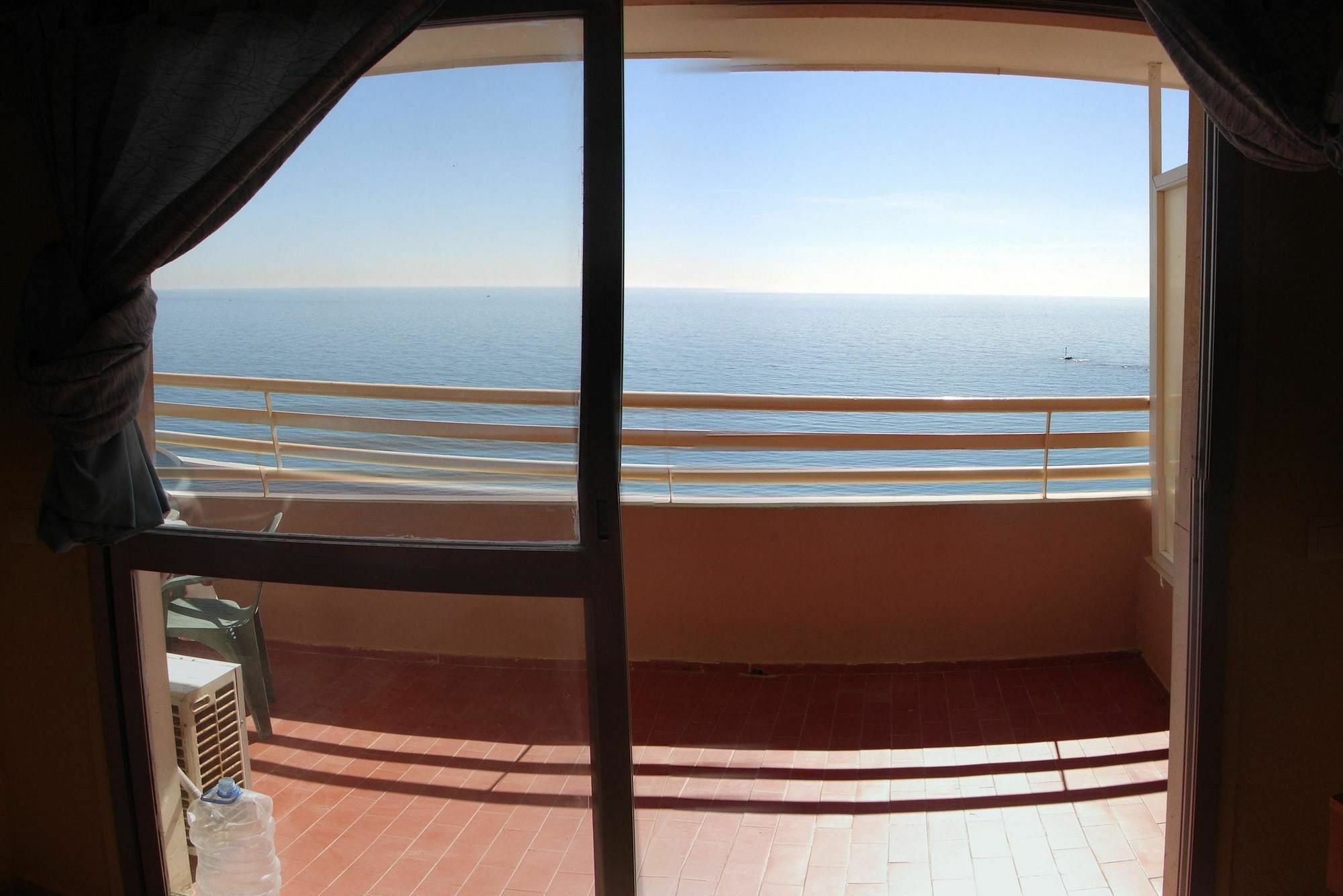 With One Bedroom In Fuengirola, With Wonderful Sea View, Pool Acces... Apartamento Fuengirola