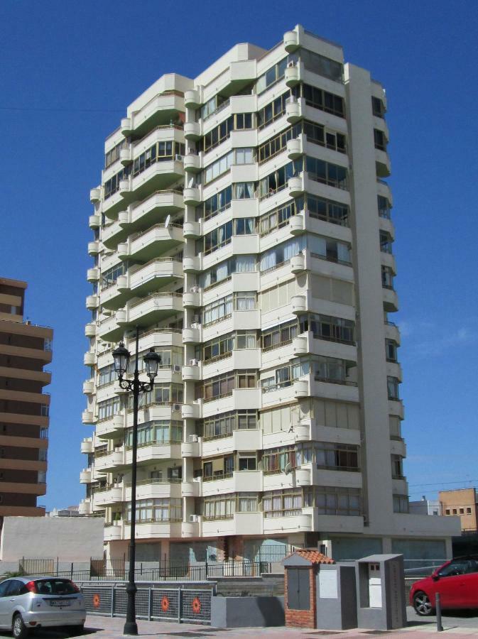 En La Costa Del Sol , Apartment *