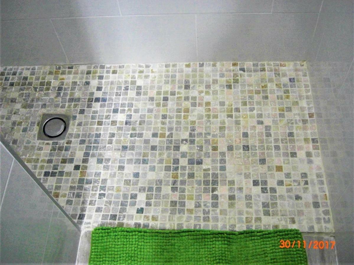En La Costa Del Sol , Apartment *