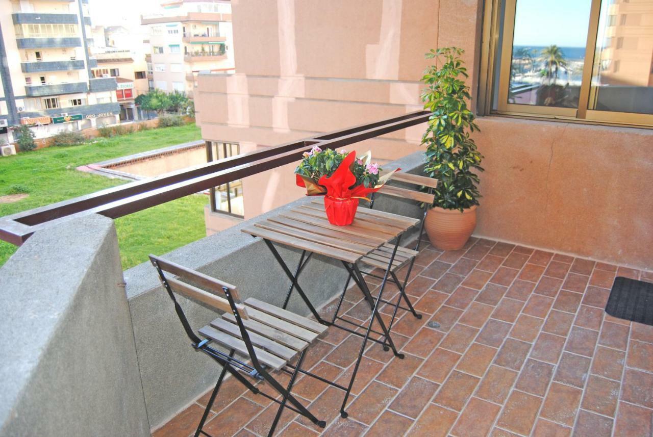 Apartment Recently Refurbished With Sea Views. *