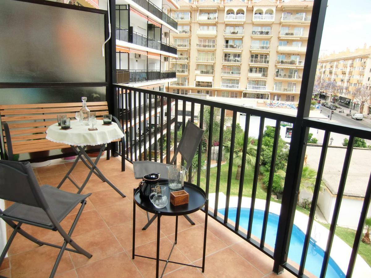 Con Piscina A 150 Metros Playa Netflix P Video Aire Acondicionado Calefaccion Toallas Y Sillas Playa Sombrilla 2 Terrazas Sobre Piscina Centro Ciudad 1 Smart Tv Por * Fuengirola