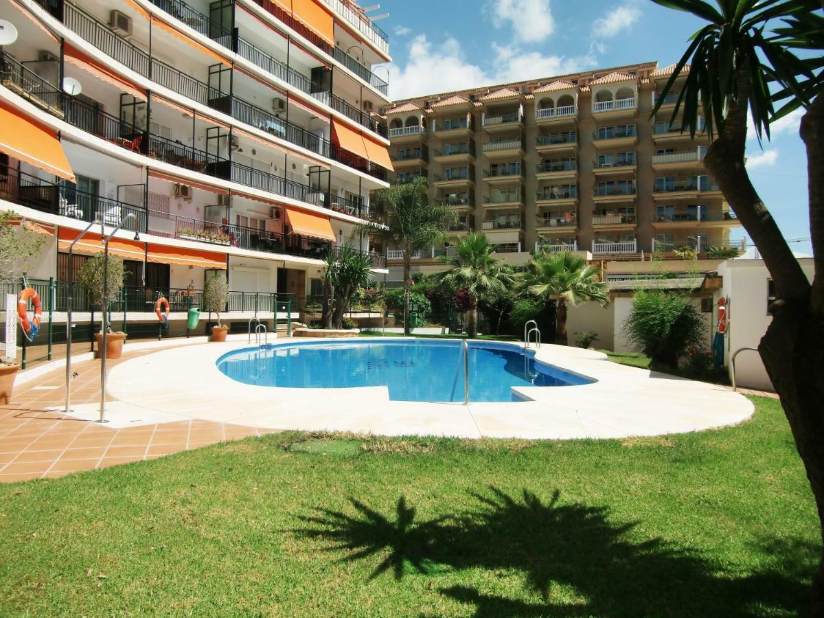 Con Piscina A 150 Metros Playa Netflix P Video Aire Acondicionado Calefaccion Toallas Y Sillas Playa Sombrilla 2 Terrazas Sobre Piscina Centro Ciudad 1 Smart Tv Por Apartamento Fuengirola