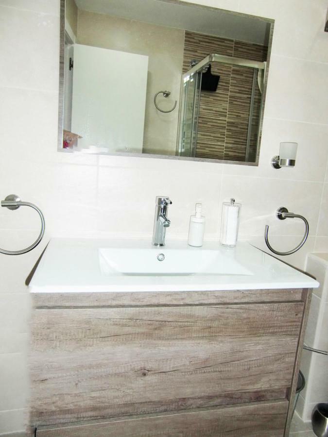 Con Piscina A 150 Metros Playa Netflix P Video Aire Acondicionado Calefaccion Toallas Y Sillas Playa Sombrilla 2 Terrazas Sobre Piscina Centro Ciudad 1 Smart Tv Por Apartamento Fuengirola