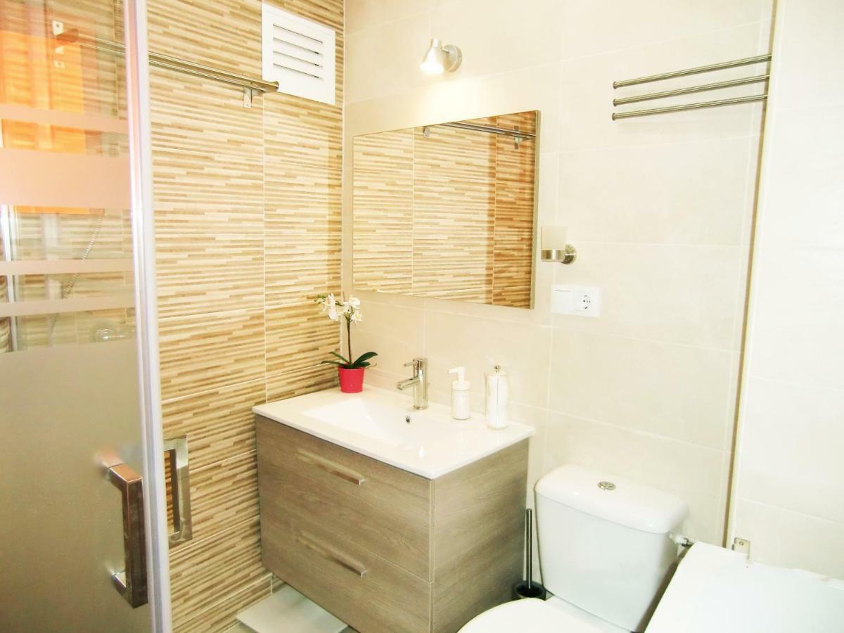 Apartamento Con Piscina A 150 Metros Playa Netflix P Video Aire Acondicionado Calefaccion Toallas Y Sillas Playa Sombrilla 2 Terrazas Sobre Piscina Centro Ciudad 1 Smart Tv Por *