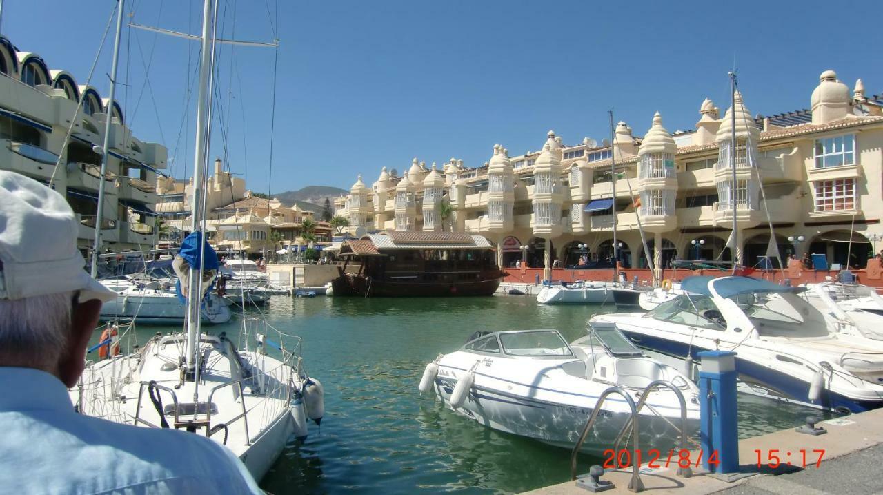 Apartamento Con Piscina A 150 Metros Playa Netflix P Video Aire Acondicionado Calefaccion Toallas Y Sillas Playa Sombrilla 2 Terrazas Sobre Piscina Centro Ciudad 1 Smart Tv Por Fuengirola