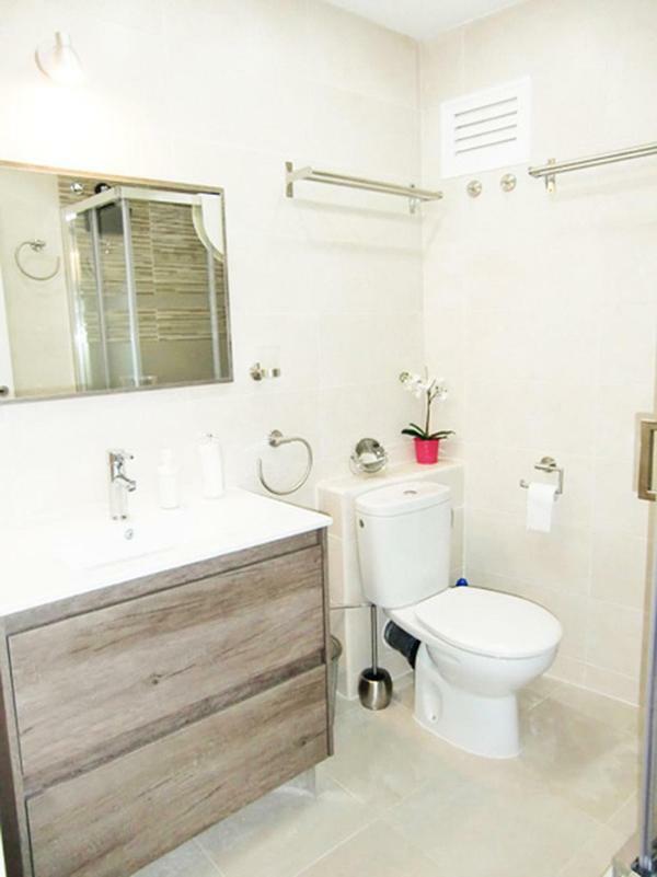Con Piscina A 150 Metros Playa Netflix P Video Aire Acondicionado Calefaccion Toallas Y Sillas Playa Sombrilla 2 Terrazas Sobre Piscina Centro Ciudad 1 Smart Tv Por * Fuengirola