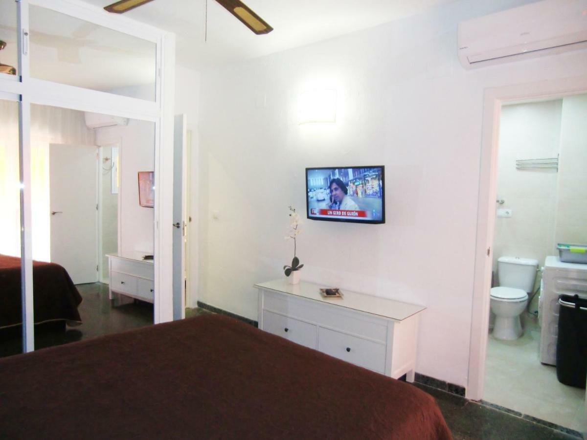 Con Piscina A 150 Metros Playa Netflix P Video Aire Acondicionado Calefaccion Toallas Y Sillas Playa Sombrilla 2 Terrazas Sobre Piscina Centro Ciudad 1 Smart Tv Por Fuengirola