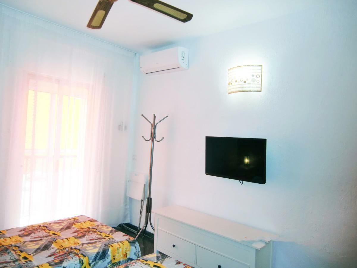 Con Piscina A 150 Metros Playa Netflix P Video Aire Acondicionado Calefaccion Toallas Y Sillas Playa Sombrilla 2 Terrazas Sobre Piscina Centro Ciudad 1 Smart Tv Por * Fuengirola