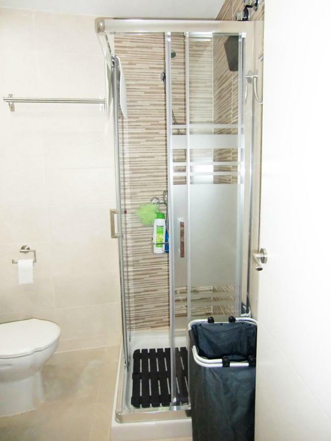 Con Piscina A 150 Metros Playa Netflix P Video Aire Acondicionado Calefaccion Toallas Y Sillas Playa Sombrilla 2 Terrazas Sobre Piscina Centro Ciudad 1 Smart Tv Por Apartamento *