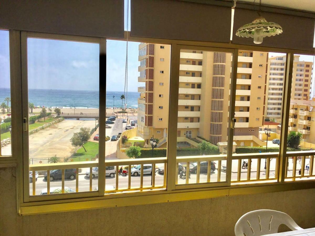 En La Costa Del Sol , * Fuengirola