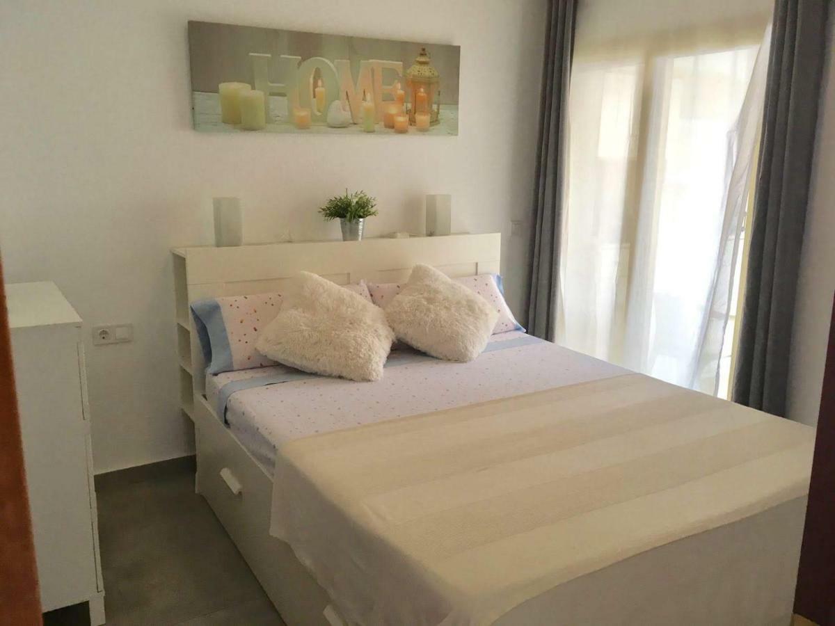 En La Costa Del Sol , * Fuengirola