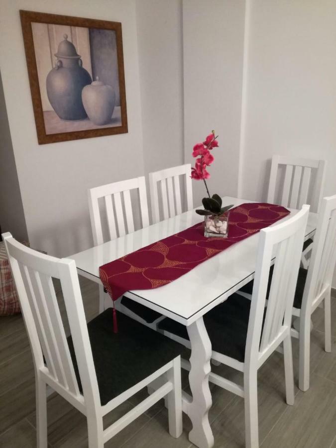 Piso Primera Linea De Playa En Recien Reformado * Fuengirola