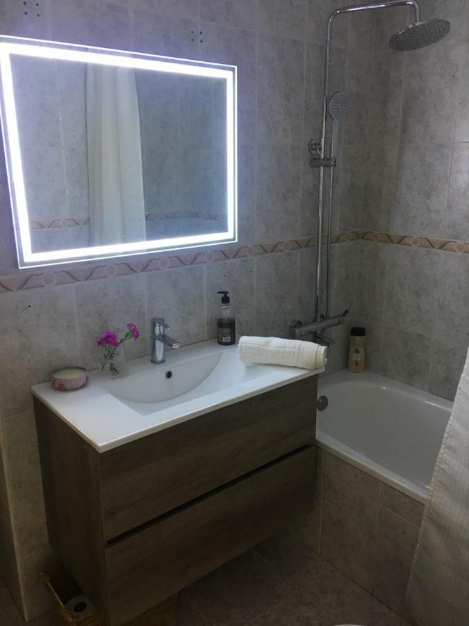 1 Avenida Ramon Y Cajal * Fuengirola