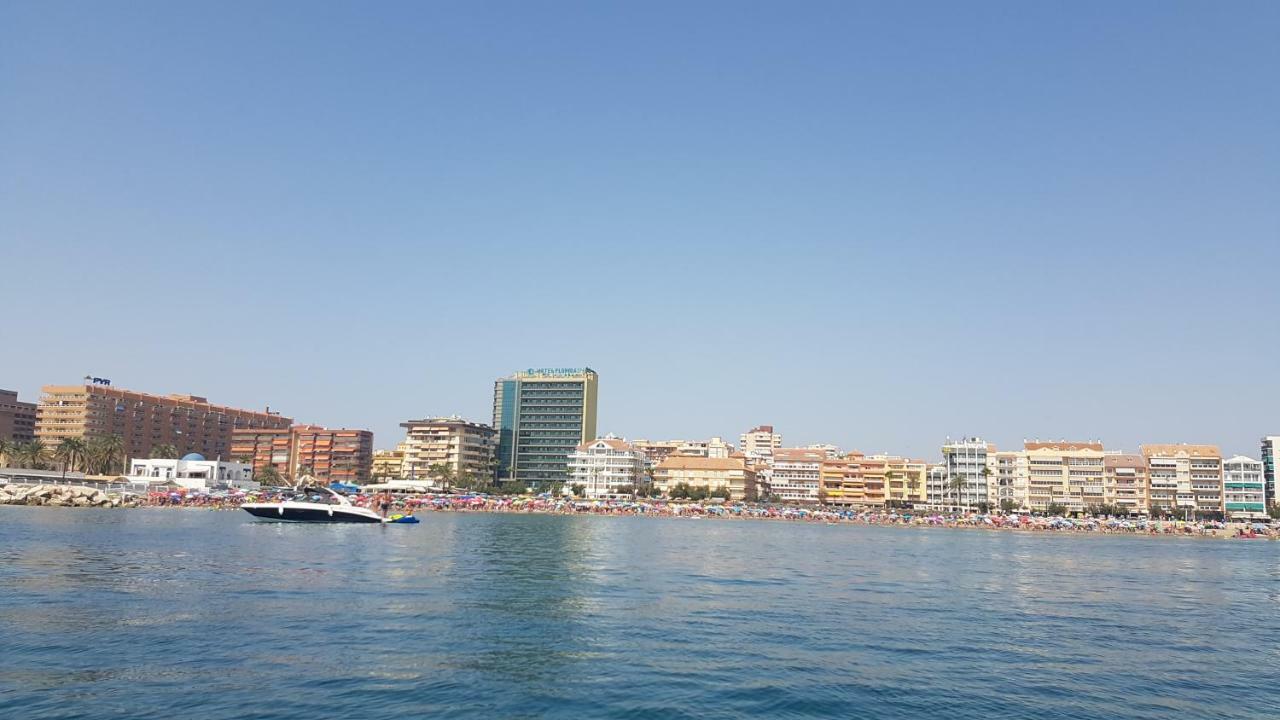 Seafront Luxury In Palmeras Apartment