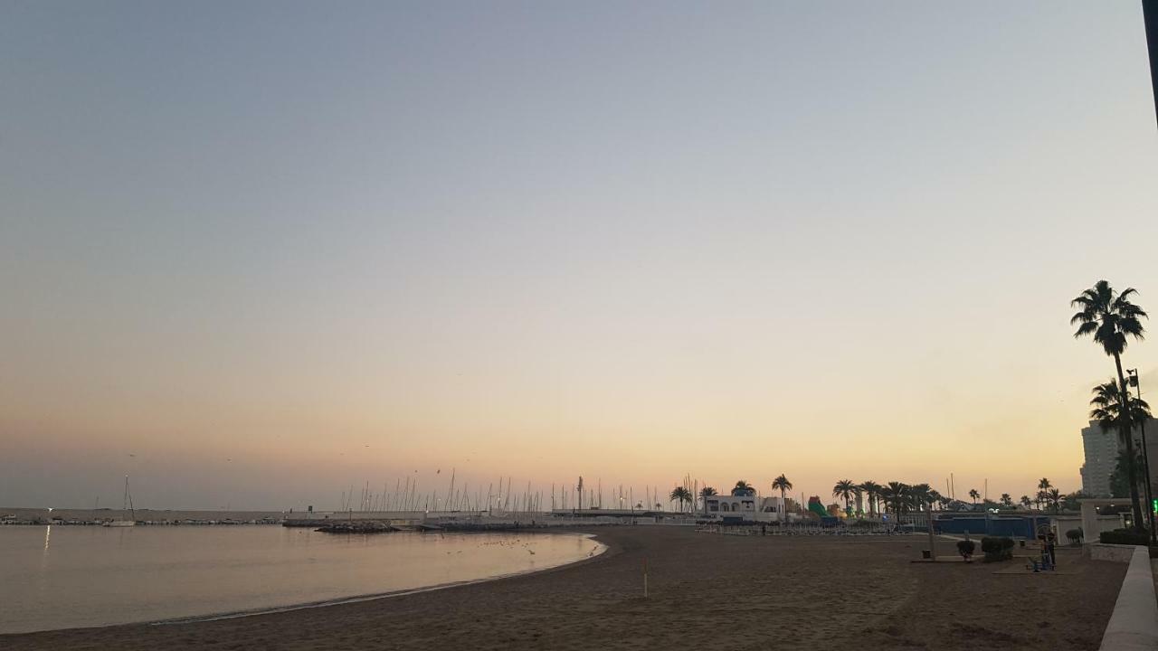 Seafront Luxury In Palmeras Apartment Fuengirola