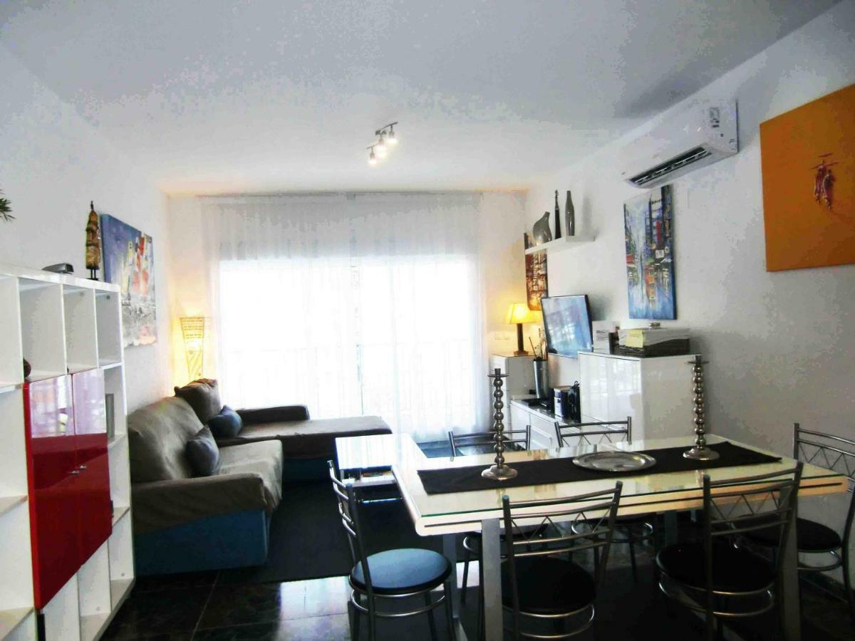 Con Piscina A 150 Metros Playa Netflix P Video Aire Acondicionado Calefaccion Toallas Y Sillas Playa Sombrilla 2 Terrazas Sobre Piscina Centro Ciudad 1 Smart Tv Por Apartamento Fuengirola