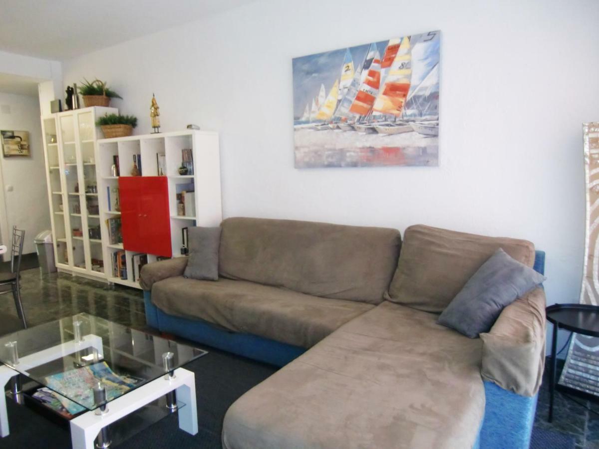 Con Piscina A 150 Metros Playa Netflix P Video Aire Acondicionado Calefaccion Toallas Y Sillas Playa Sombrilla 2 Terrazas Sobre Piscina Centro Ciudad 1 Smart Tv Por * Fuengirola