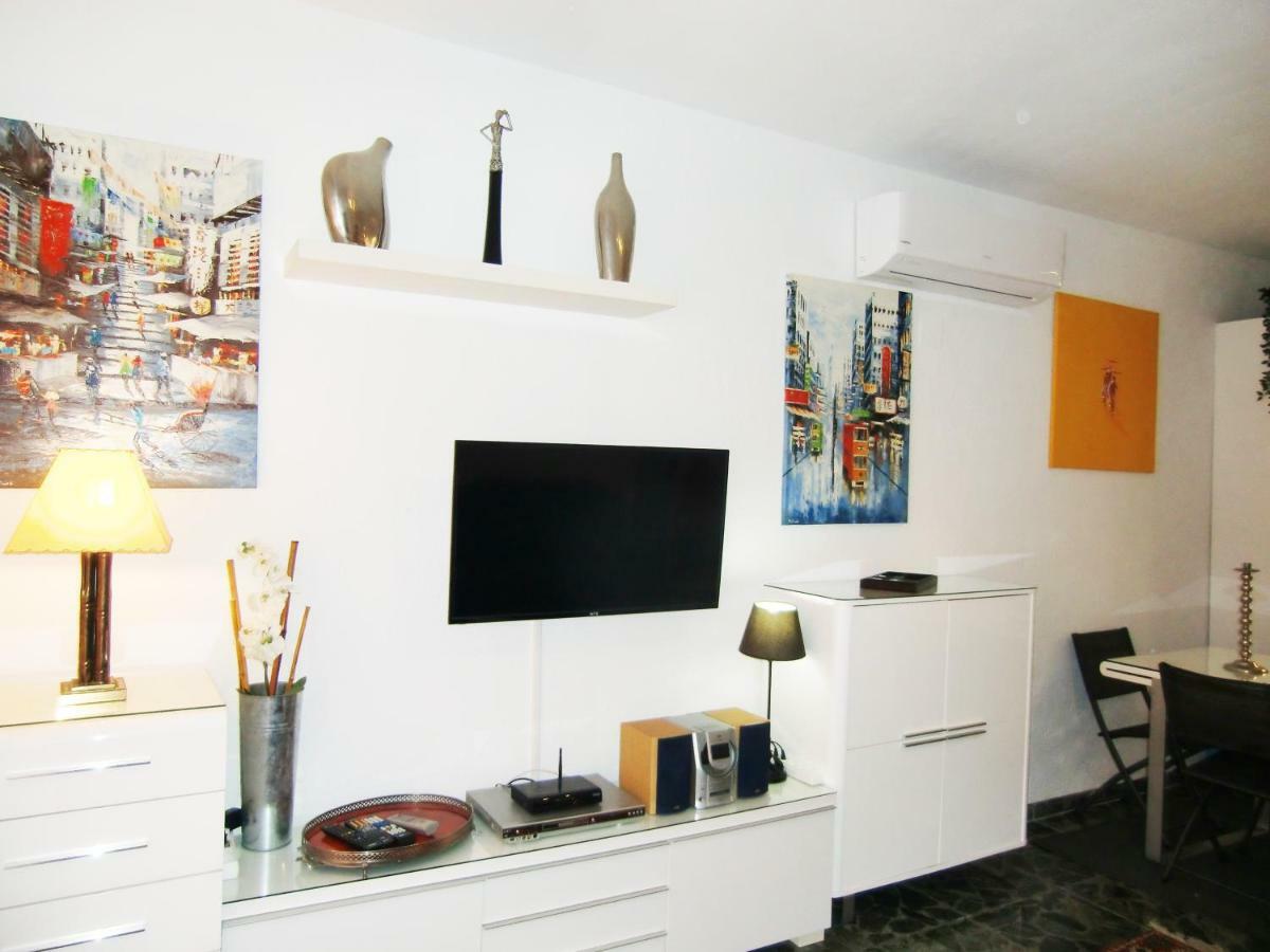 Con Piscina A 150 Metros Playa Netflix P Video Aire Acondicionado Calefaccion Toallas Y Sillas Playa Sombrilla 2 Terrazas Sobre Piscina Centro Ciudad 1 Smart Tv Por Apartamento Fuengirola
