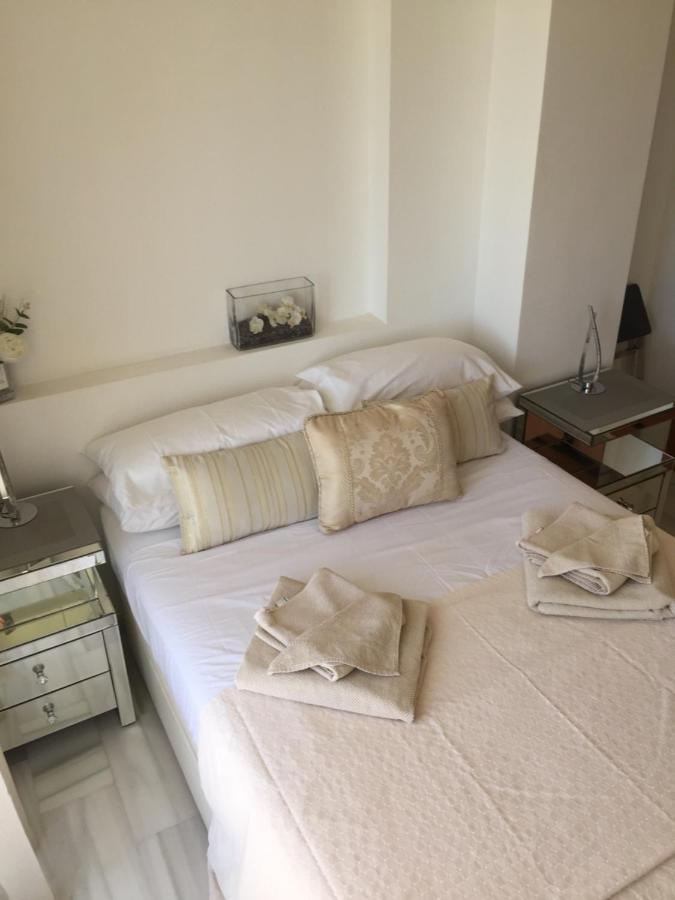 Alta Loma With Awesome Sea Views, Bbq, Sleeps 4, Wifi On Clc Site Appartement Fuengirola