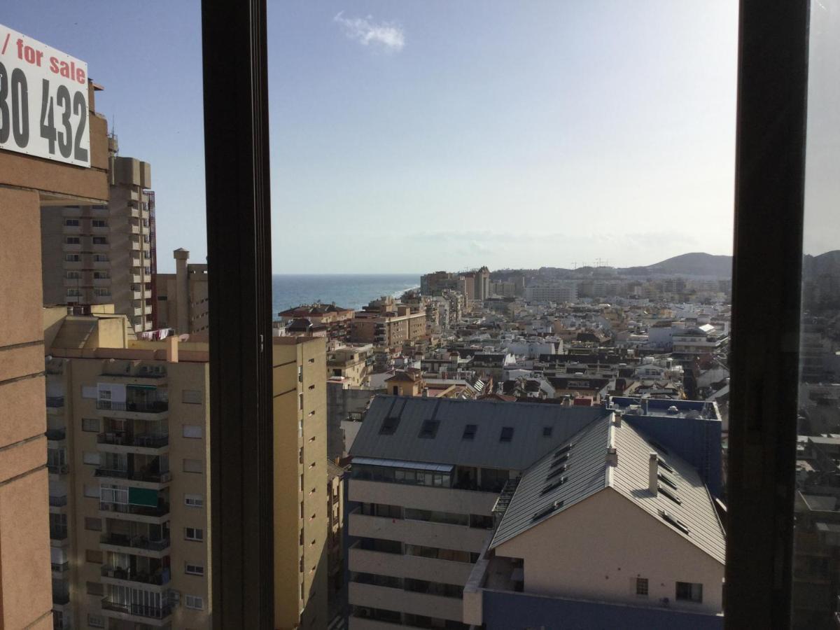 Las Palmeras Towers Apartment *