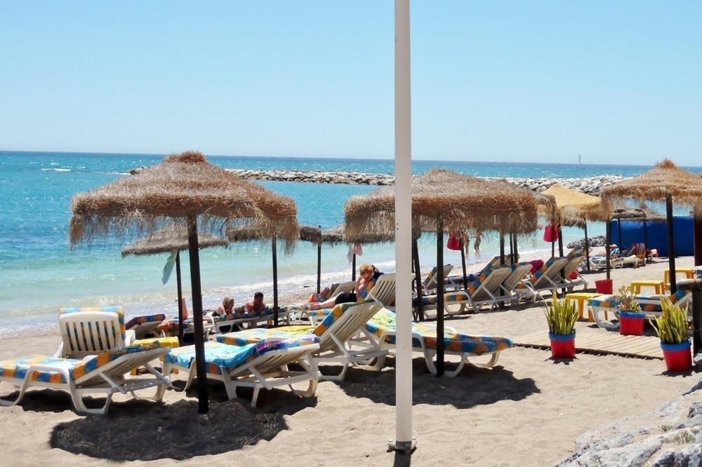 Luxury Penthouse, Sea Views, 50m From The Beach!