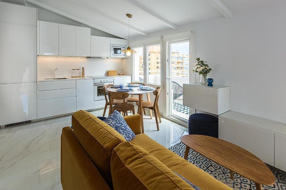 Luxury Penthouse, Sea Views, 50m From The Beach! Appartement