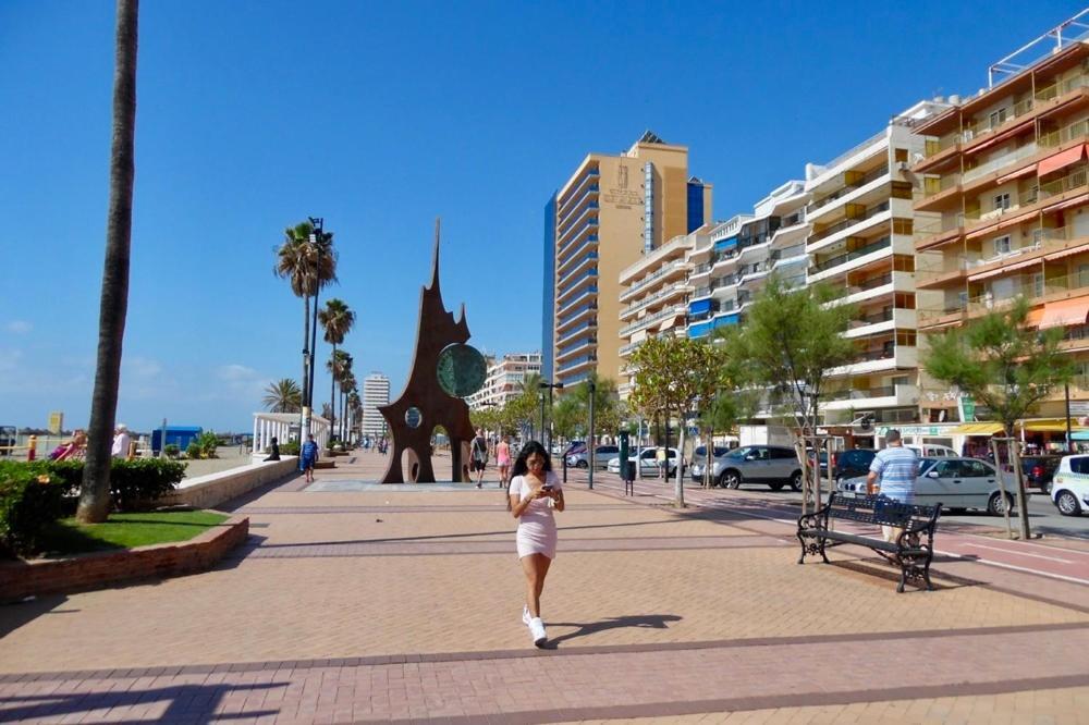 Luxury Penthouse, Sea Views, 50m From The Beach! *