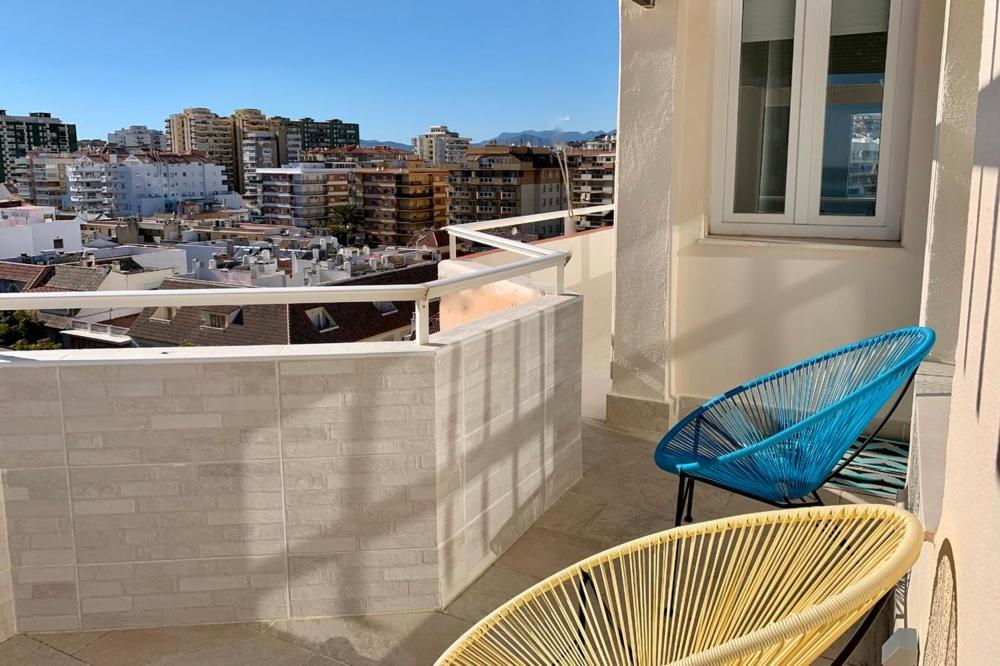 Luxury Penthouse, Sea Views, 50m From The Beach!