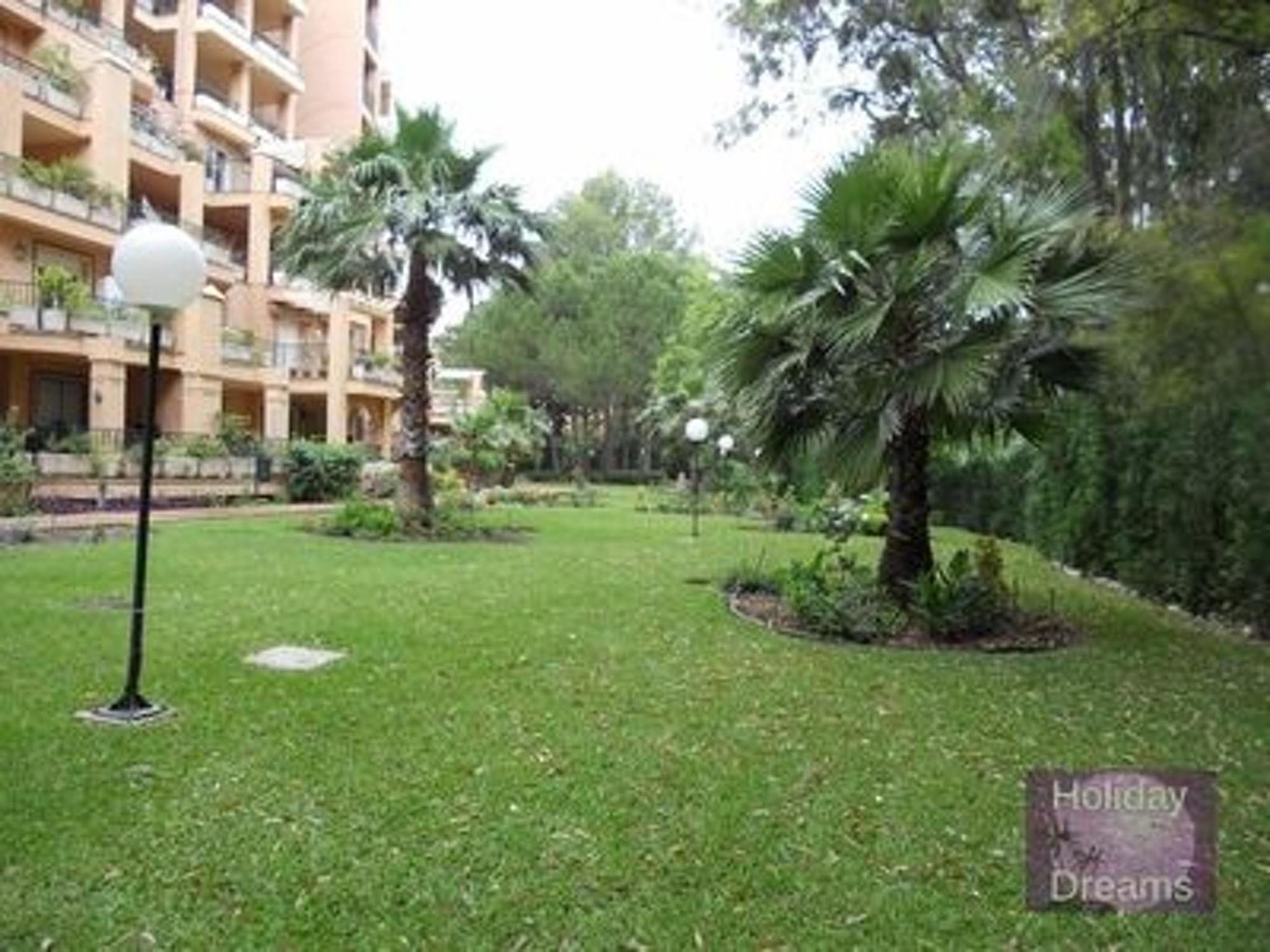 With 2 Bedrooms In Fuengirola, With Pool Access And Furnishe