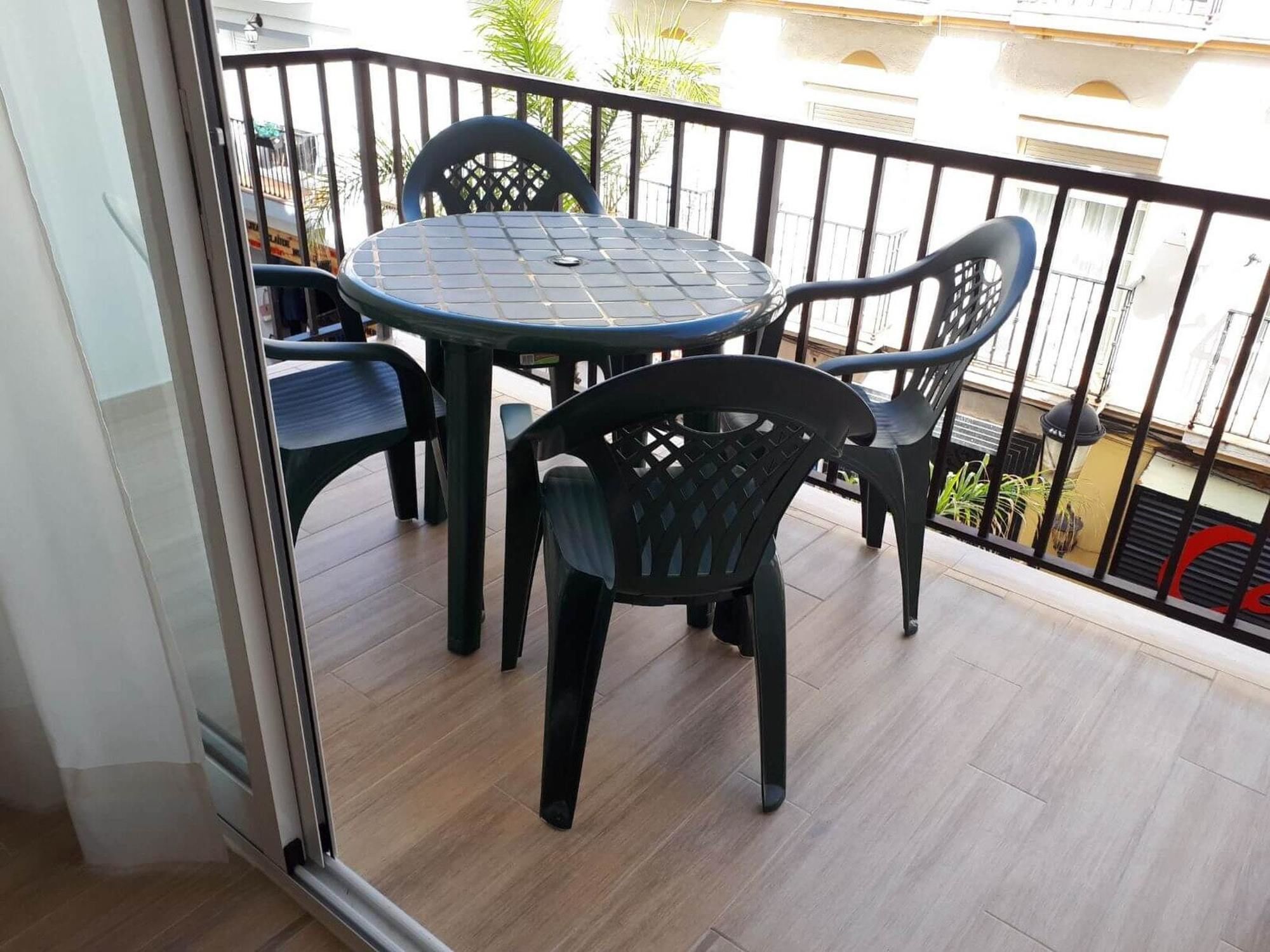 With 3 Bedrooms In Fuengirola, With Furnished Terrace - 10 M