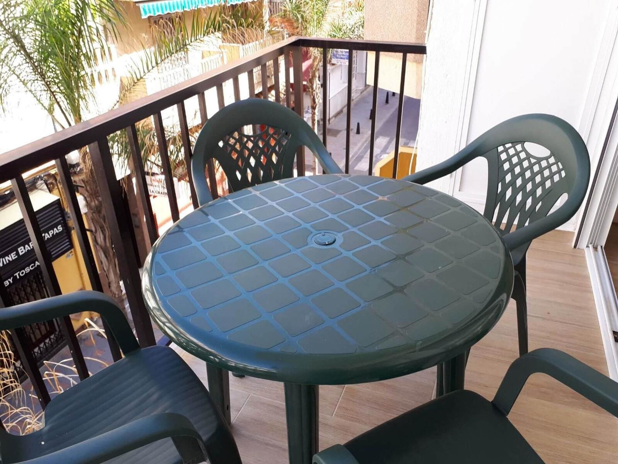 With 3 Bedrooms In Fuengirola, With Furnished Terrace - 10 M Apartment Fuengirola