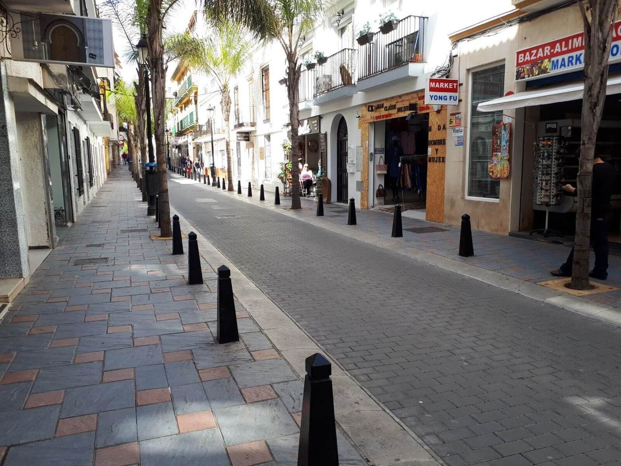 With 3 Bedrooms In Fuengirola, With Furnished Terrace - 10 M *
