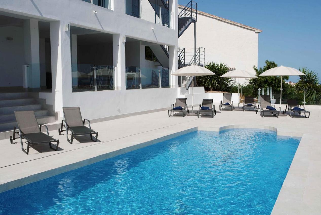Villa Luxury With Heated Pool For 12 To 14 People *