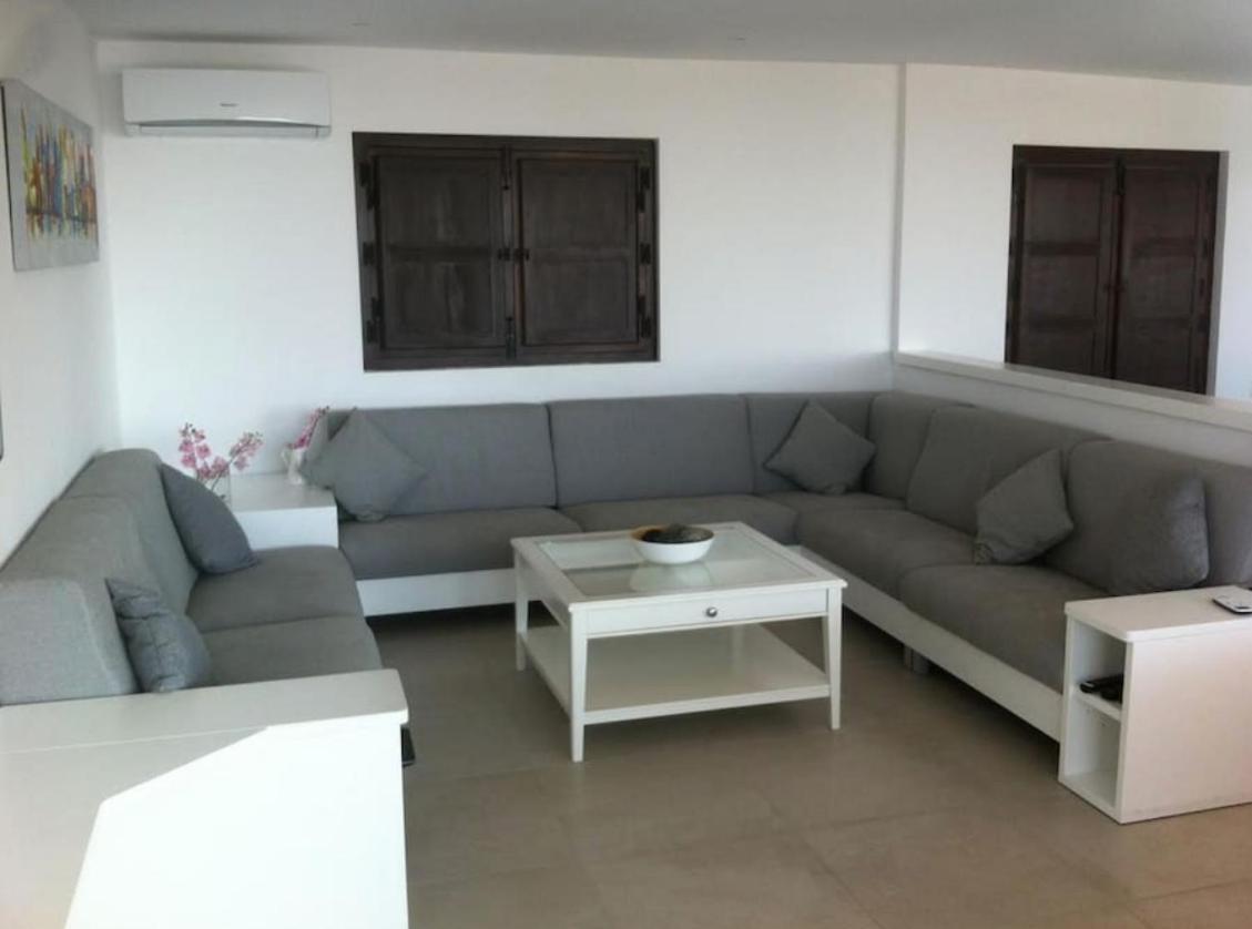 Villa Luxury With Heated Pool For 12 To 14 People *