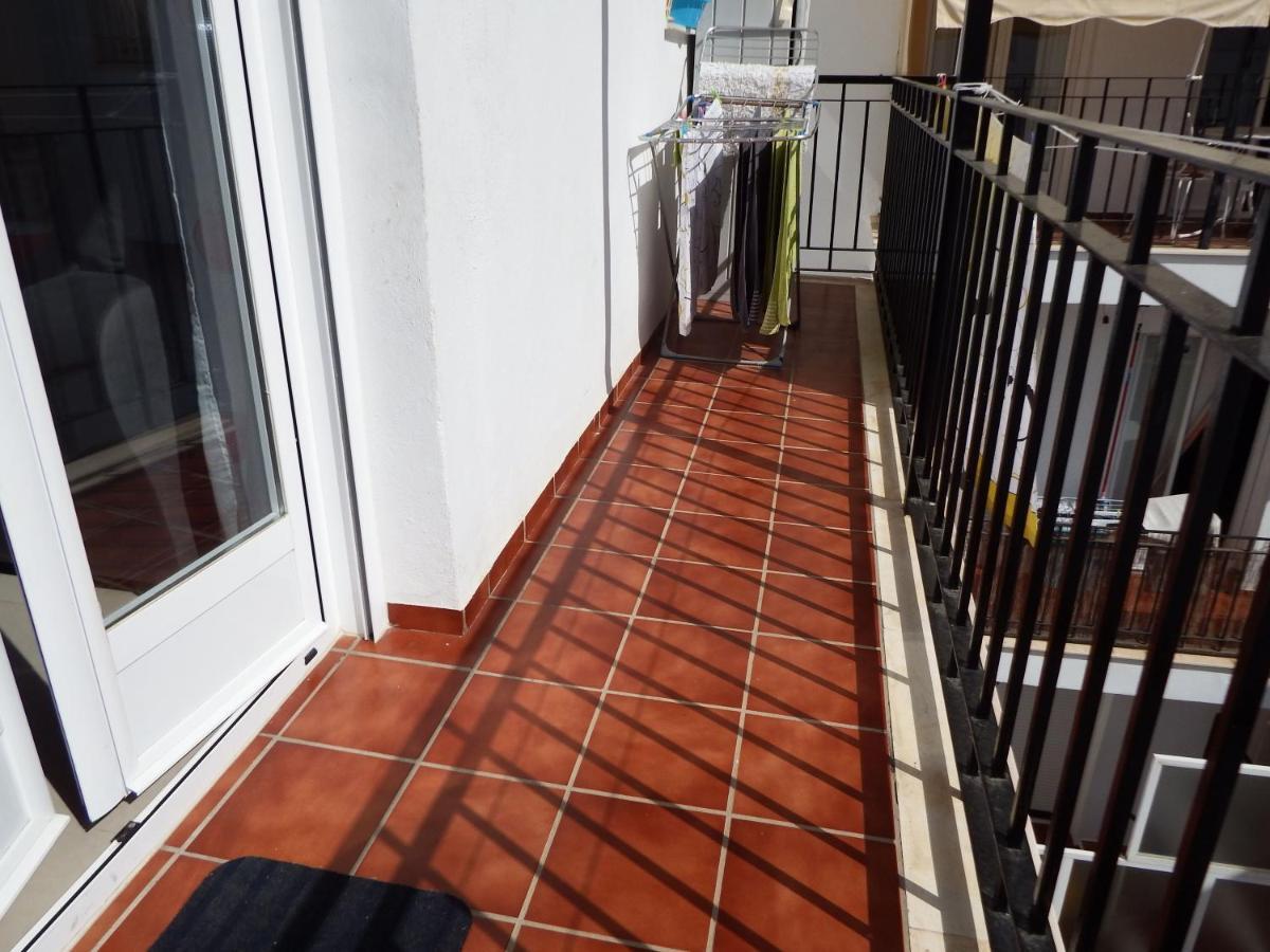 Lovely, Quiet Downtown-beach W Balcony Apartment